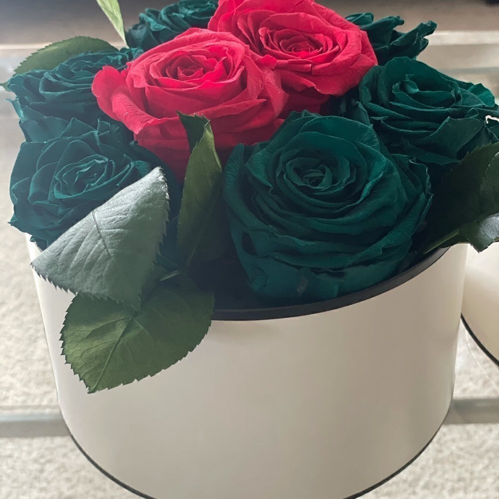 Eternal roses composition - Picture 2 of 4